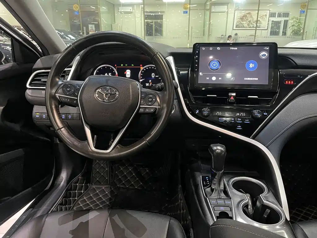 Toyota Camry 2022 — фото 10