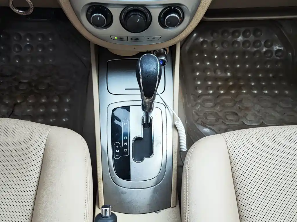 Buick Excelle 2013 — фото 14