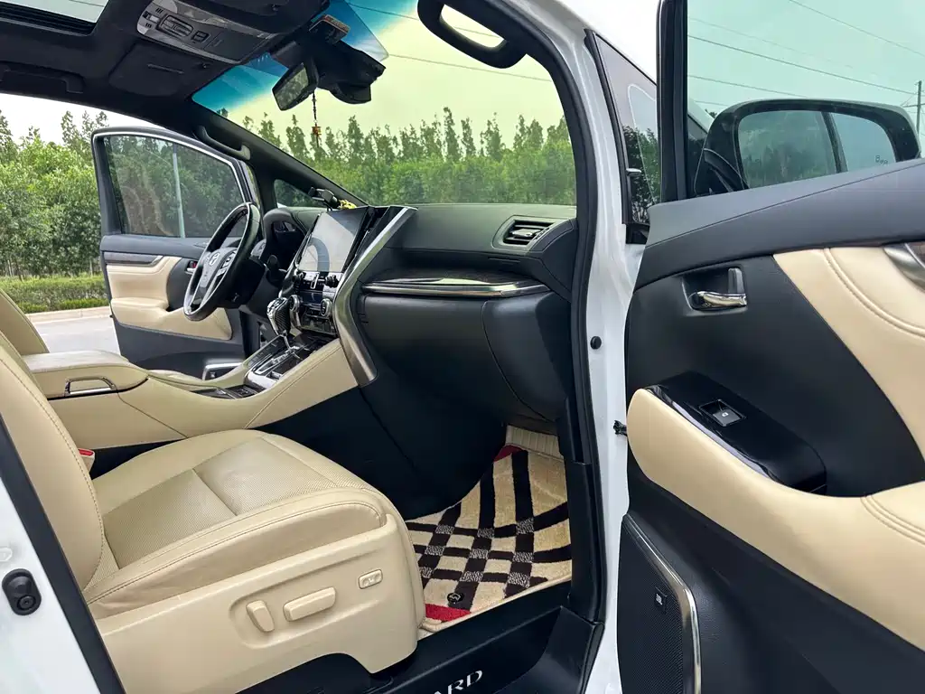 Toyota Alphard 2020 — фото 17