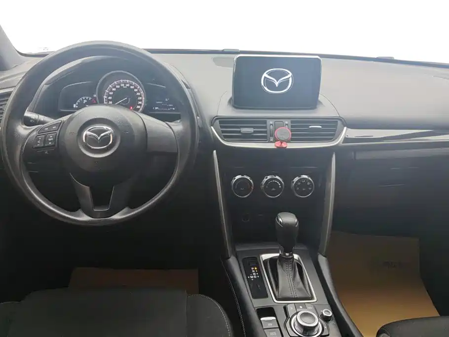 Mazda CX-4 2017 — фото 12
