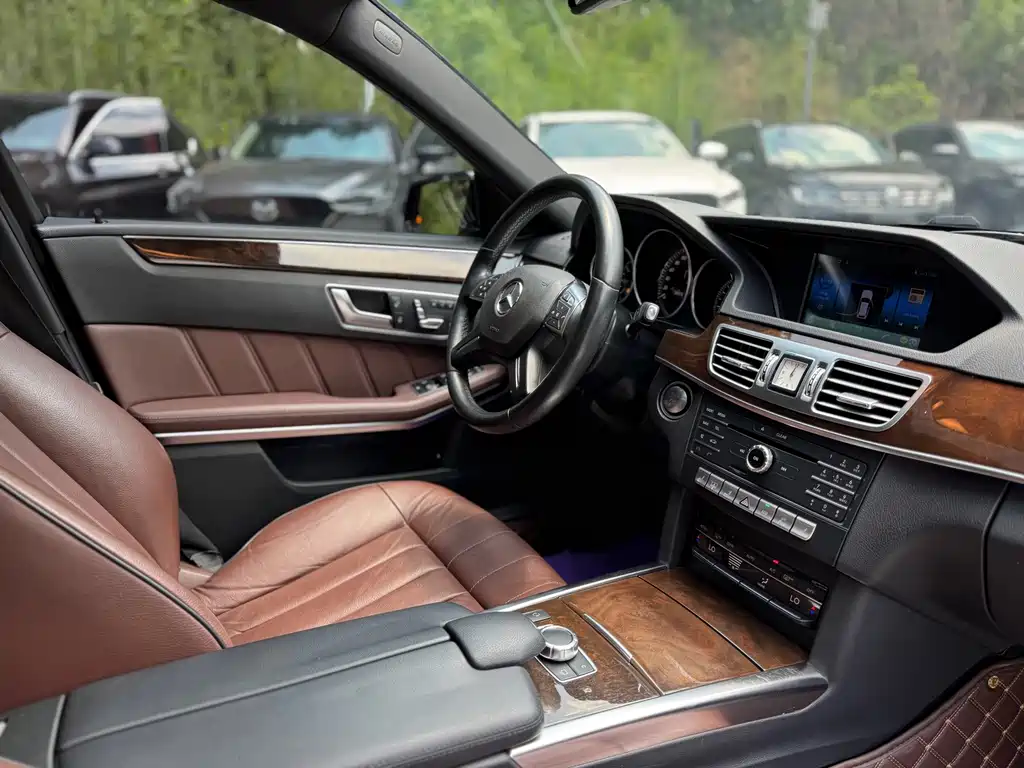 Mercedes-Benz E-Class 2015 — фото 36