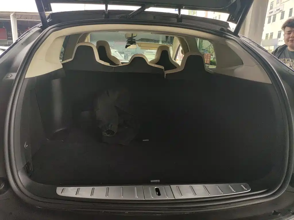 Tesla Model X 2019 — фото 15