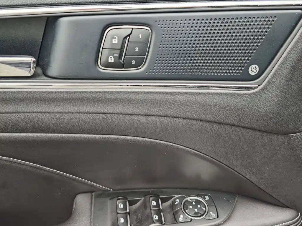 Ford Taurus 2021 — фото 11