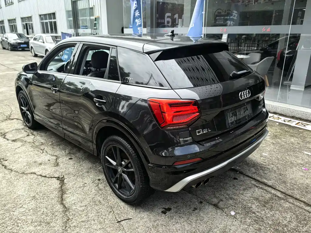 Audi Q2L 2019 — фото 12