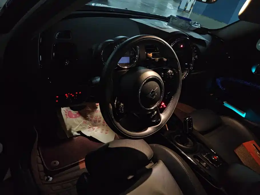 MINI Clubman 2019 — фото 12