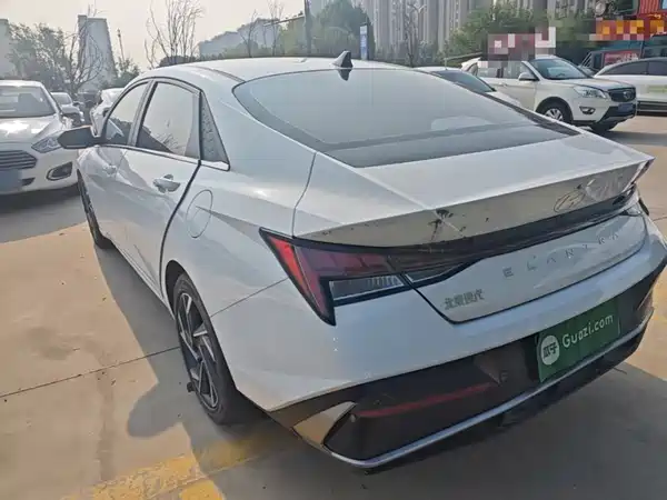 Hyundai Elantra 2024