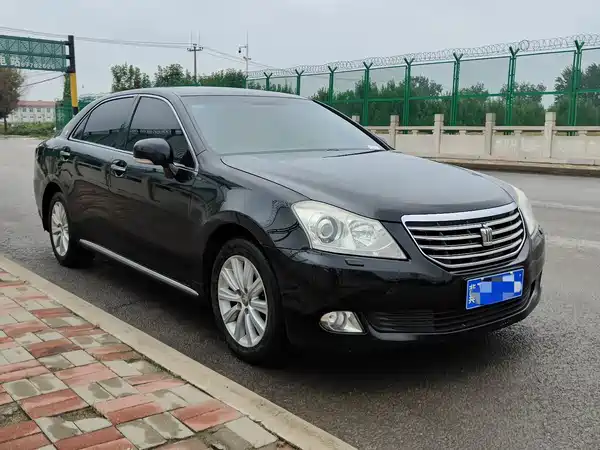 Toyota Crown 2011