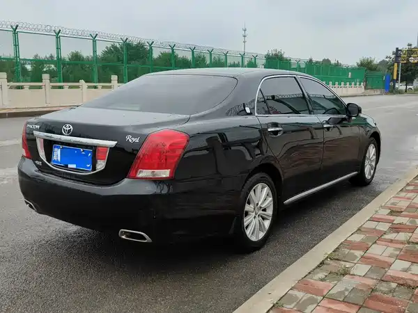 Toyota Crown 2011