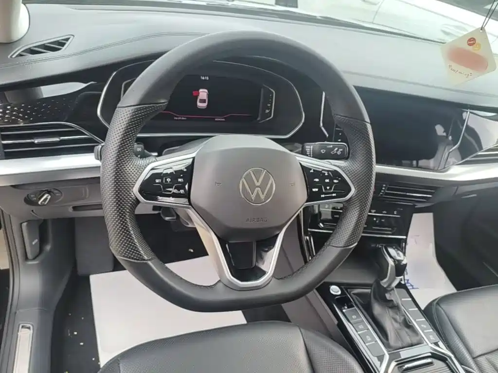 Volkswagen Passat 2023 — фото 11