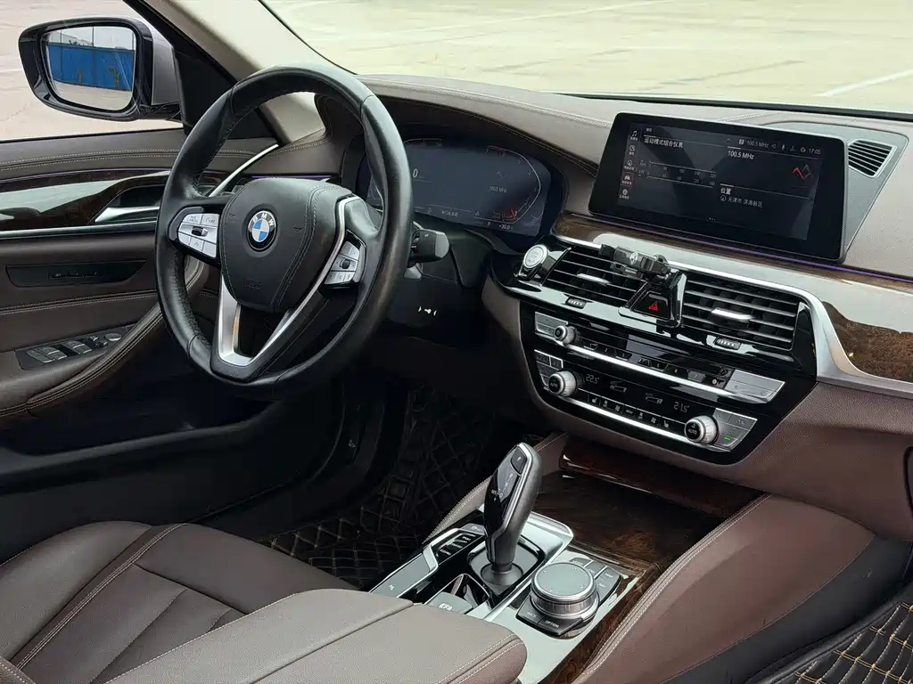 BMW 5 Series 2020 — фото 18