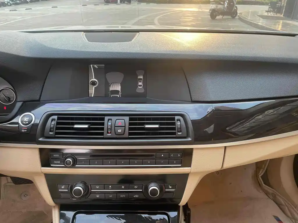 BMW 5 Series 2013 — фото 12