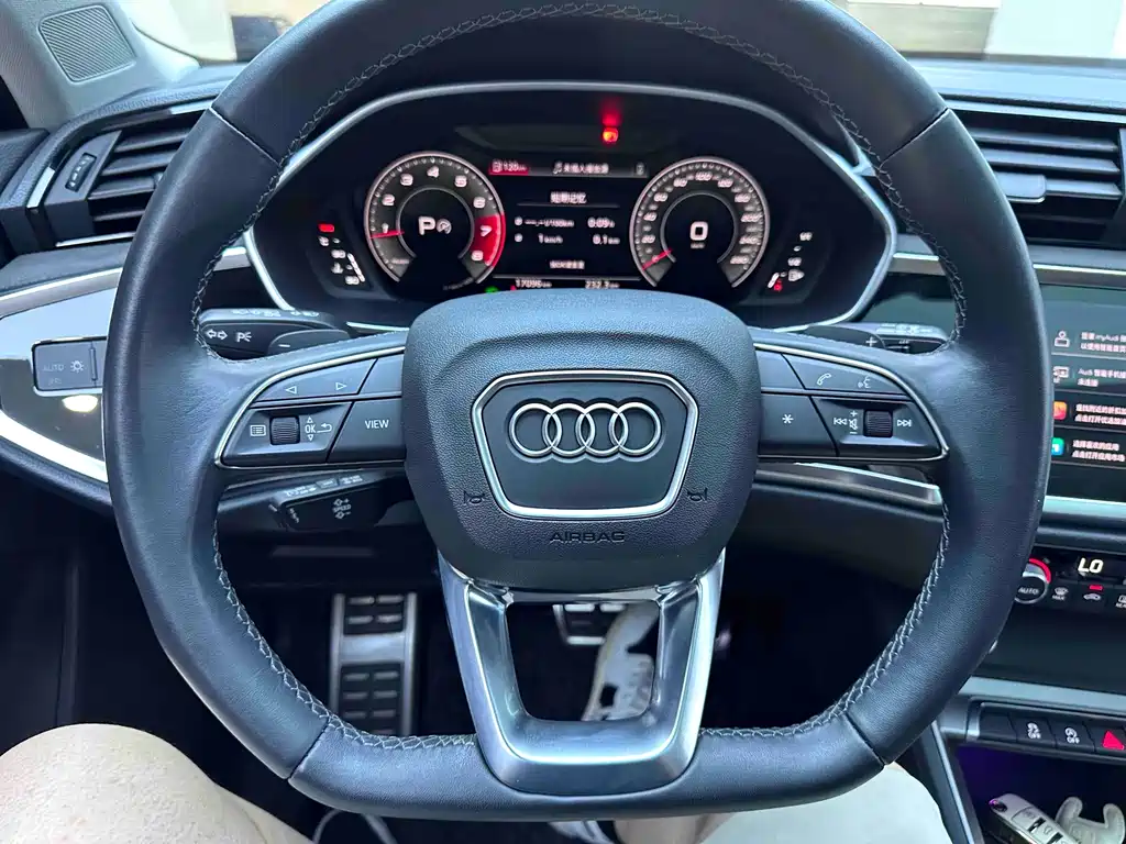 Audi Q3 2023 — фото 12
