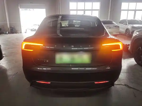 Tesla Model 3 2024