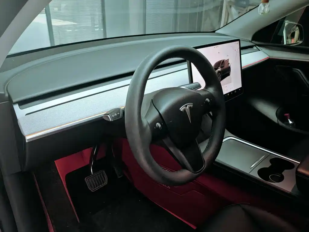 Tesla Model Y 2023 — фото 13
