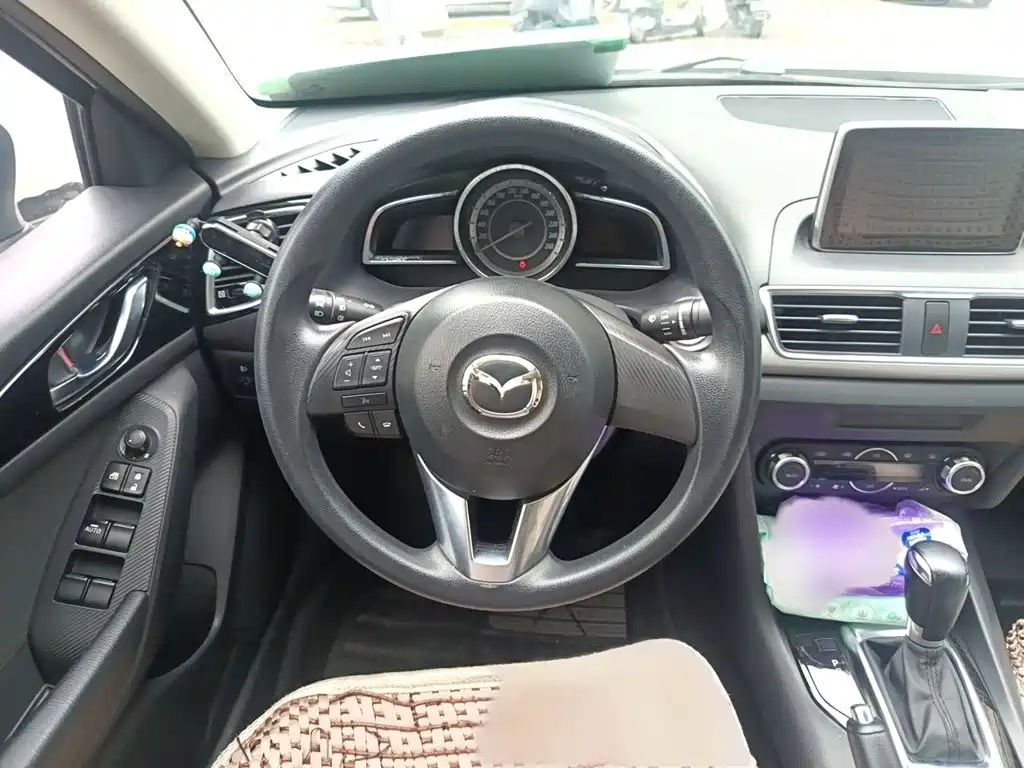 Mazda 3 Axela 2015