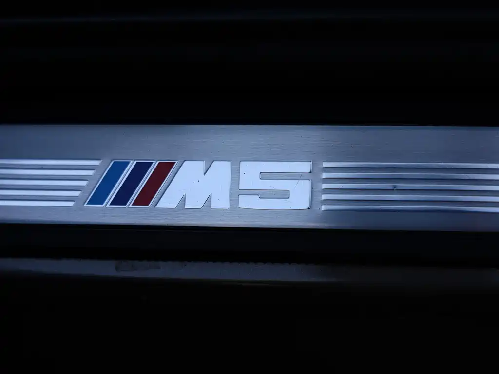 BMW M5 2005 — фото 14