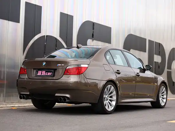 BMW M5 2005