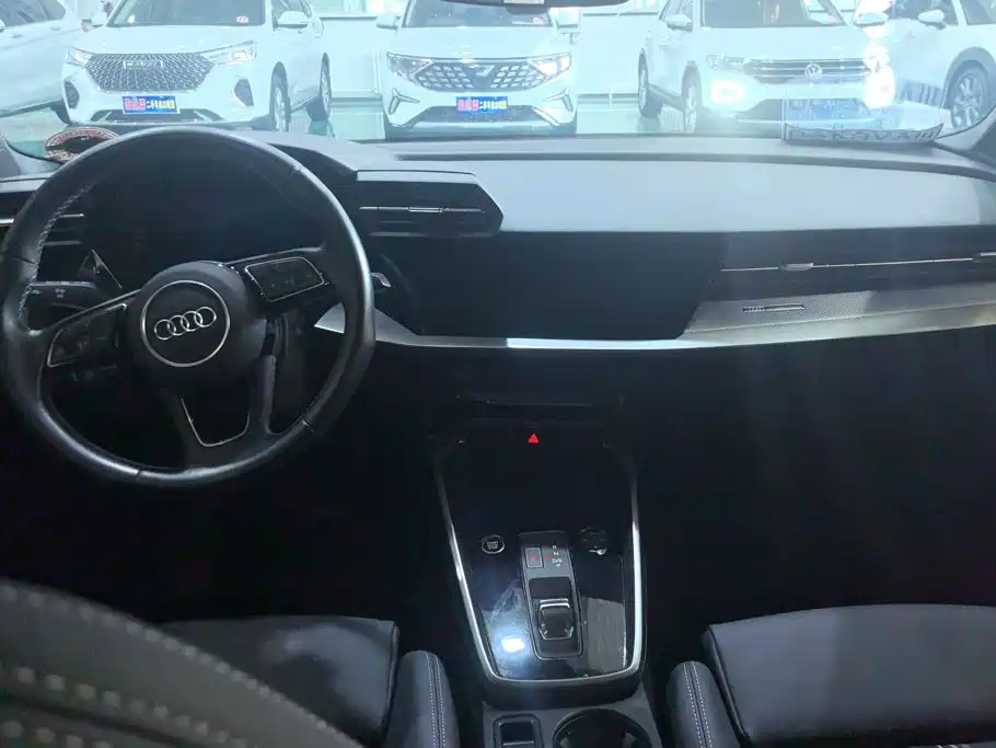 Audi A3 2023 — фото 12