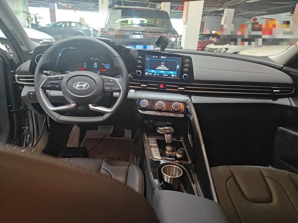 Hyundai Elantra 2025 — фото 10