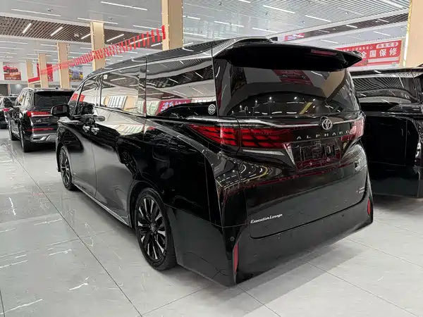 Toyota Alphard 2023