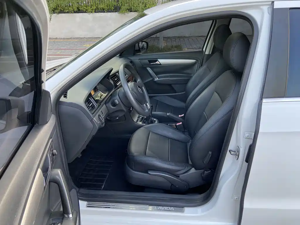 Volkswagen Lavida 2014