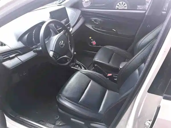 Toyota Yaris L 2022