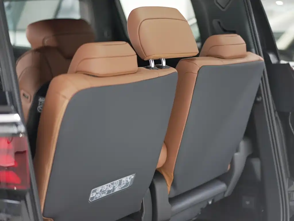 Toyota Alphard 2023 — фото 17