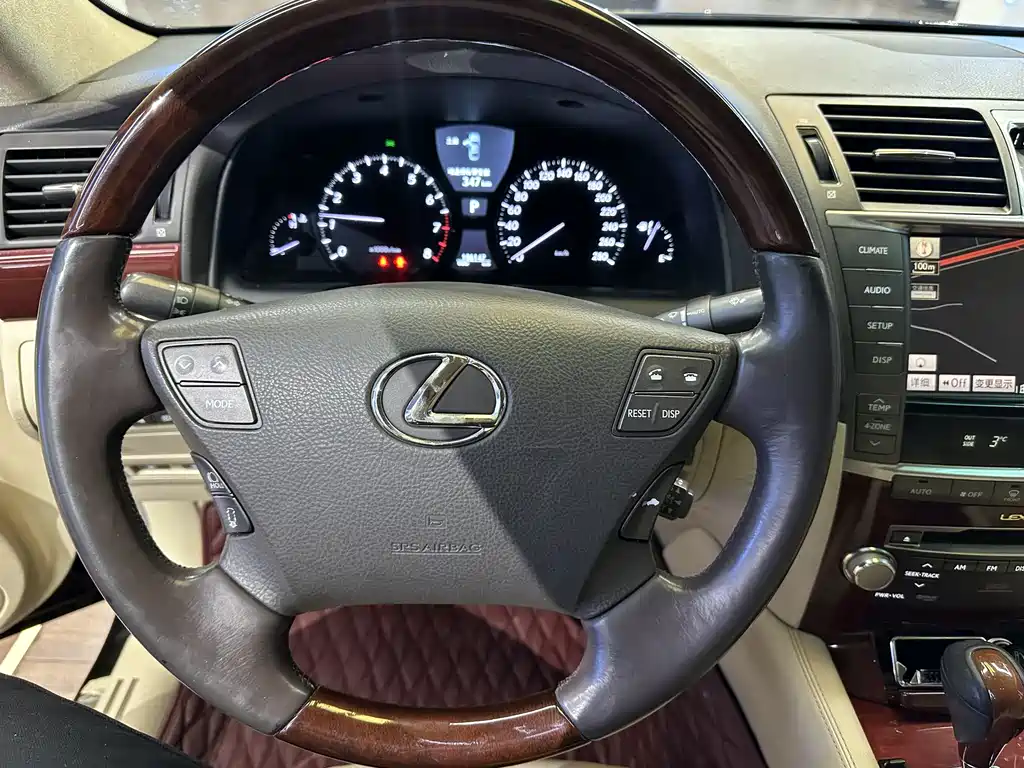 Lexus LS 2012 — фото 12