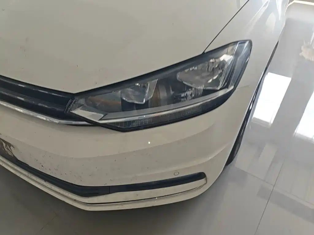 Volkswagen Touran 2018 — фото 24