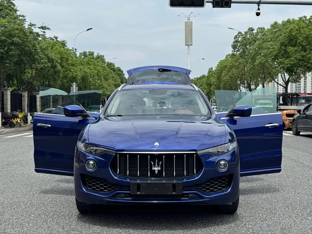 Maserati Levante 2019 — фото 18