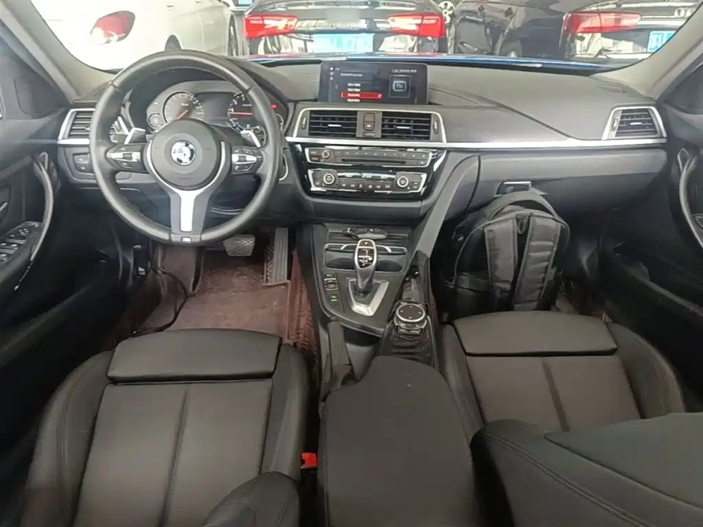 BMW 3 Series 2018 — фото 10