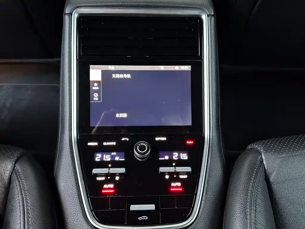 Porsche Panamera 2018 — фото 15