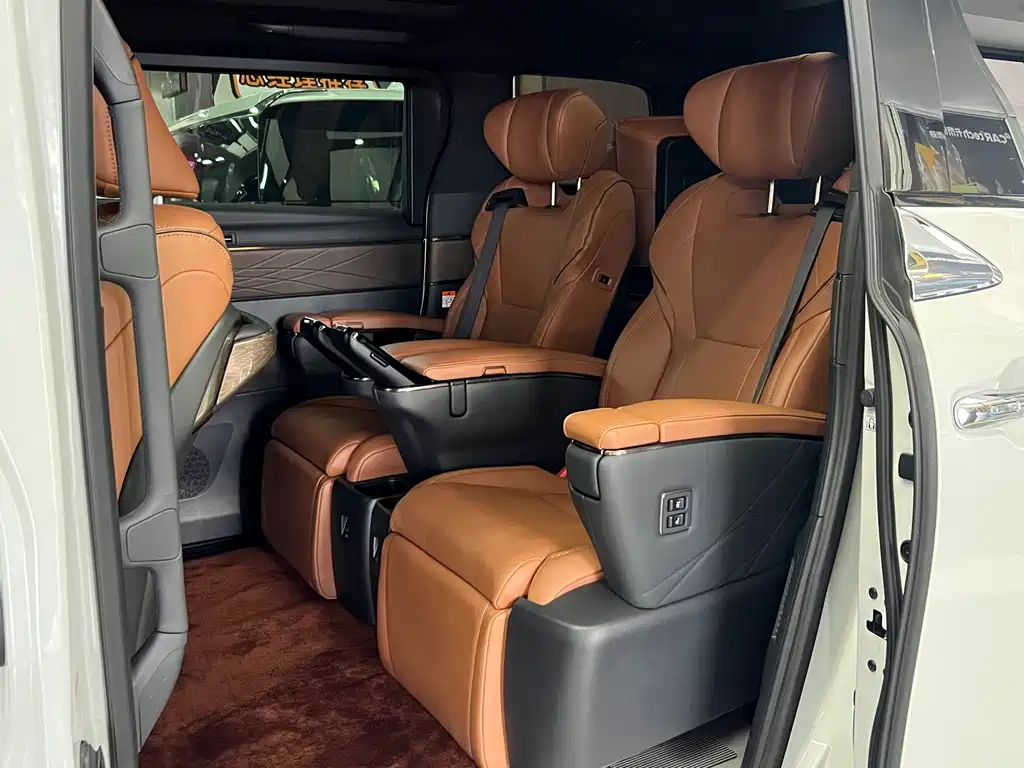 Toyota Alphard 2024 — фото 5