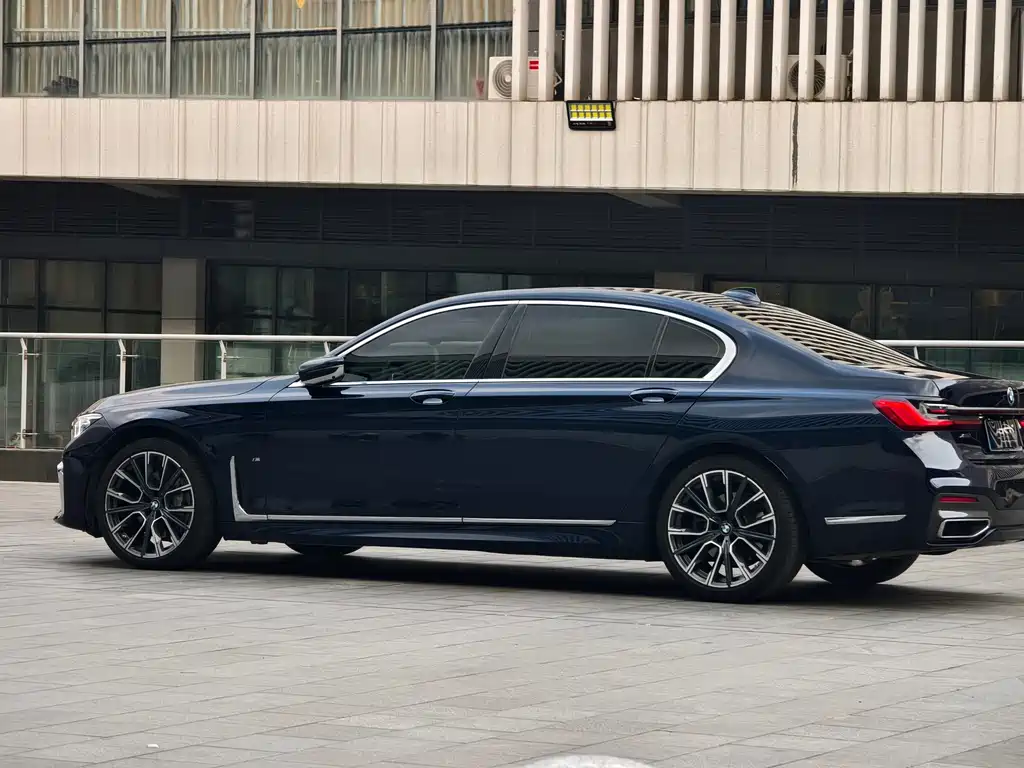BMW 7 Series 2022 — фото 11