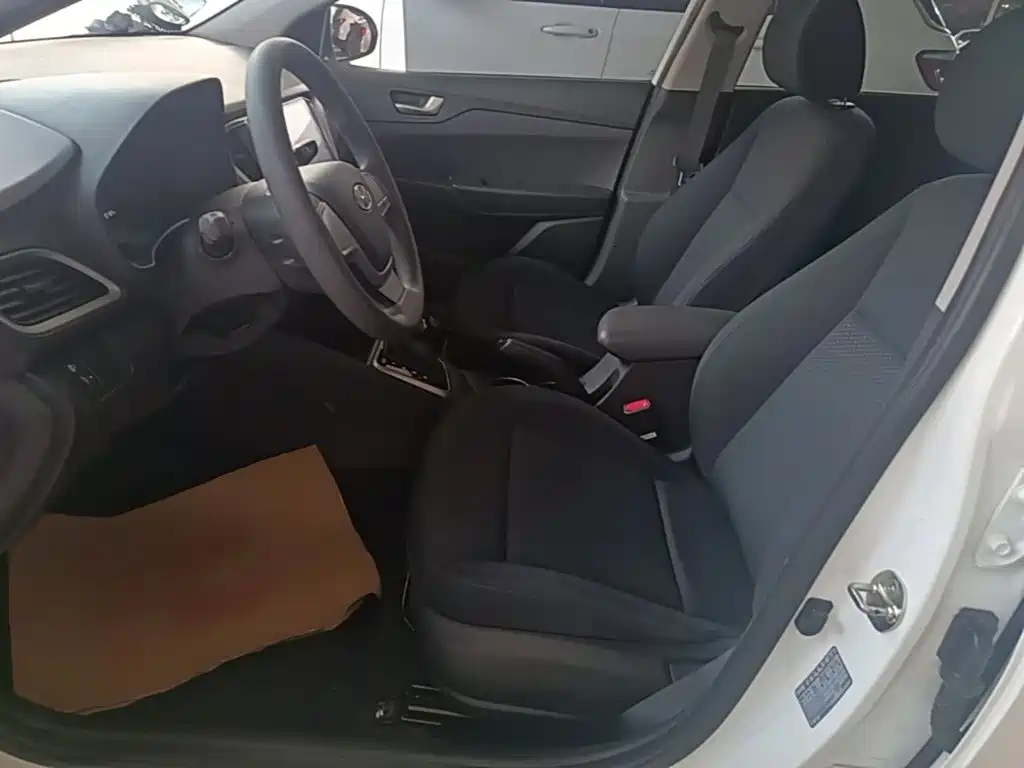 Hyundai Verna 2018 — фото 15