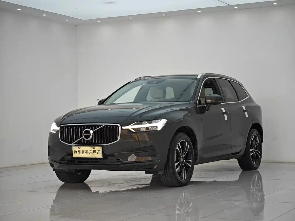 Volvo XC60 2018 — фото 1