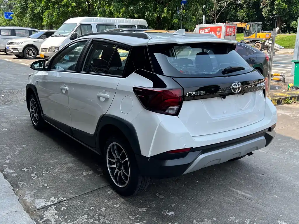 Toyota Yaris L 2022 — фото 10