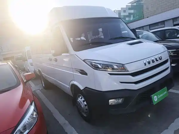 Iveco Proud 2023
