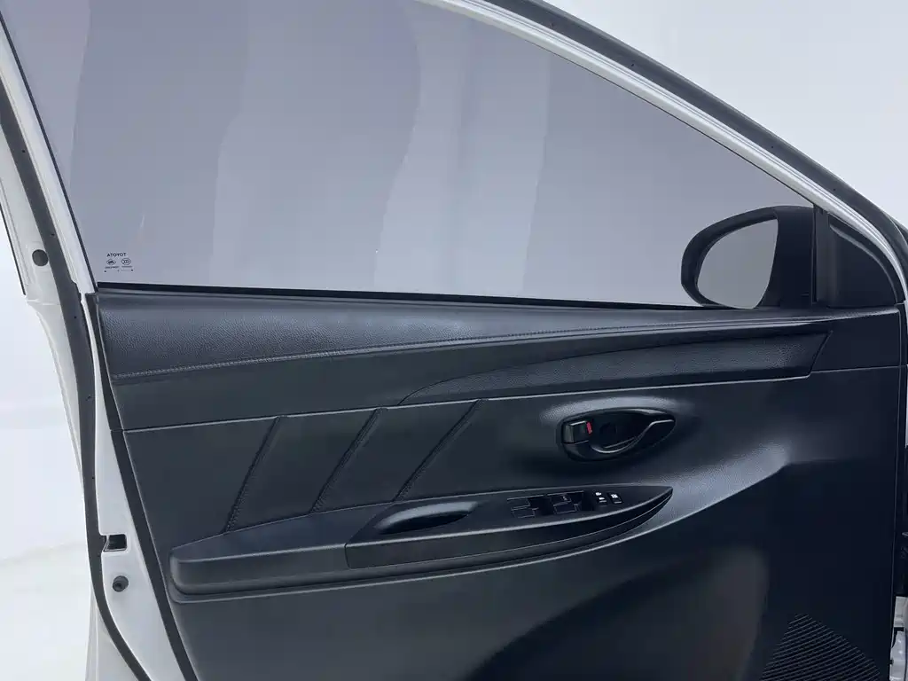 Toyota Yaris L 2023 — фото 20