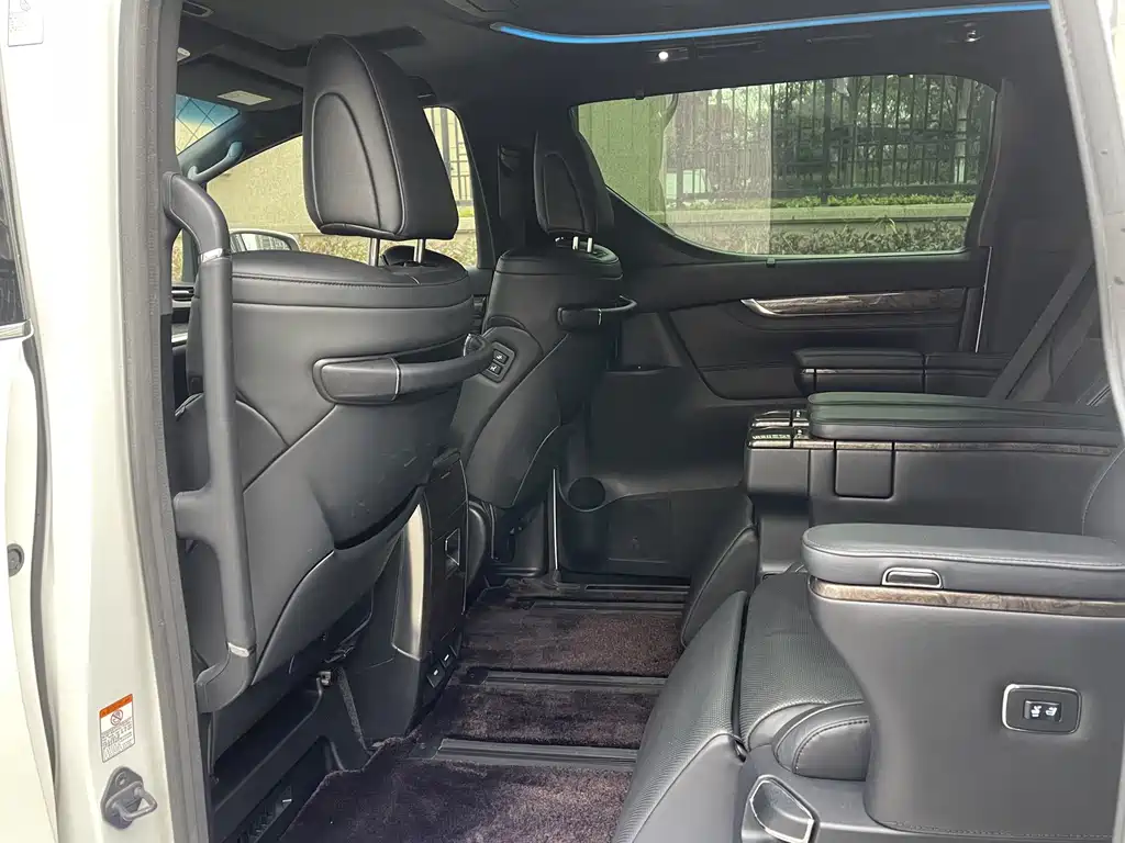 Toyota Vellfire 2020 — фото 11