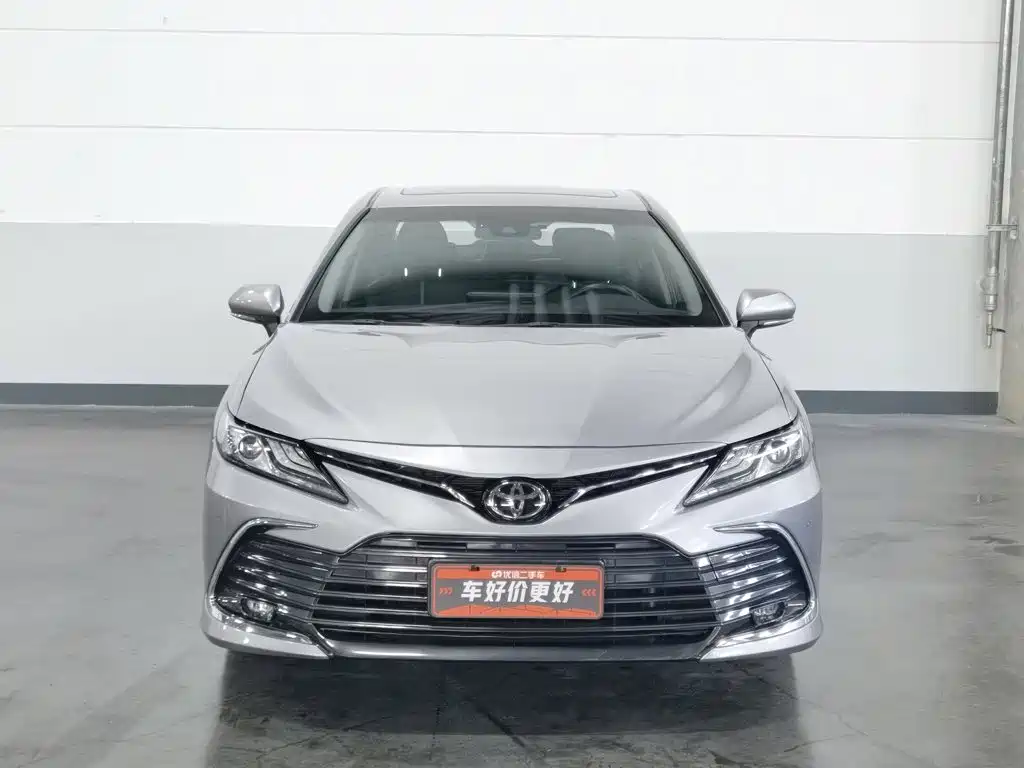 Toyota Camry 2023 — фото 3