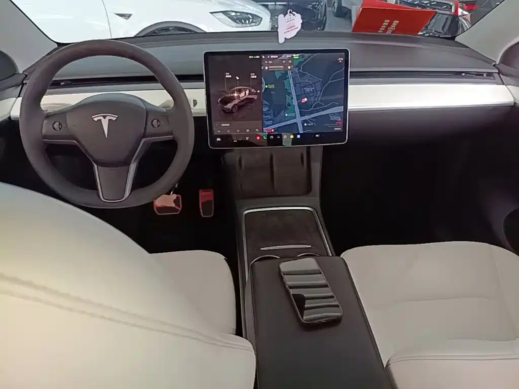Tesla Model Y 2022 — фото 10