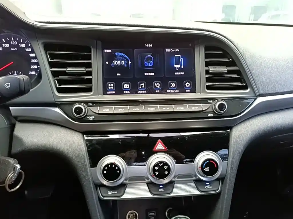 Hyundai Elantra 2020 — фото 13