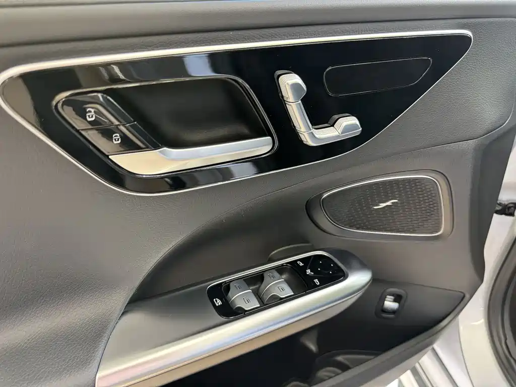 Mercedes-Benz C-Class 2023 — фото 16