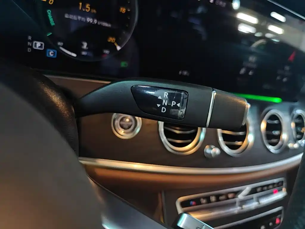 Mercedes-Benz E-Class 2023 — фото 14
