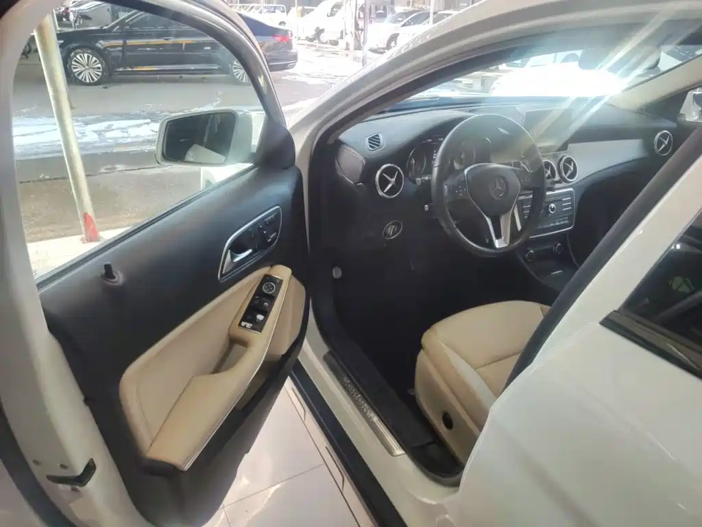 Mercedes-Benz GLA 2016 — фото 12