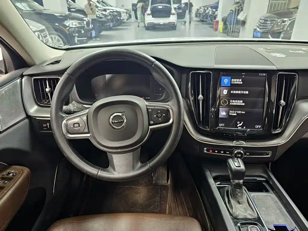 Volvo XC60 2020 — фото 9