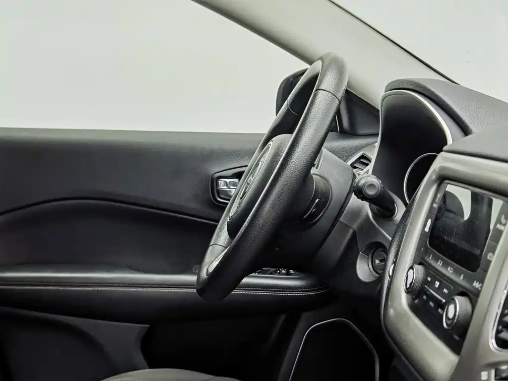 Jeep Compass 2017 — фото 22
