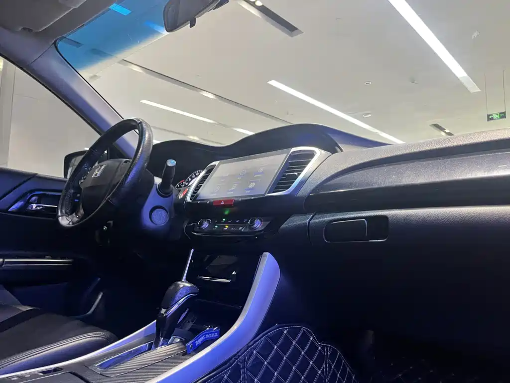 Honda Accord 2017 — фото 12