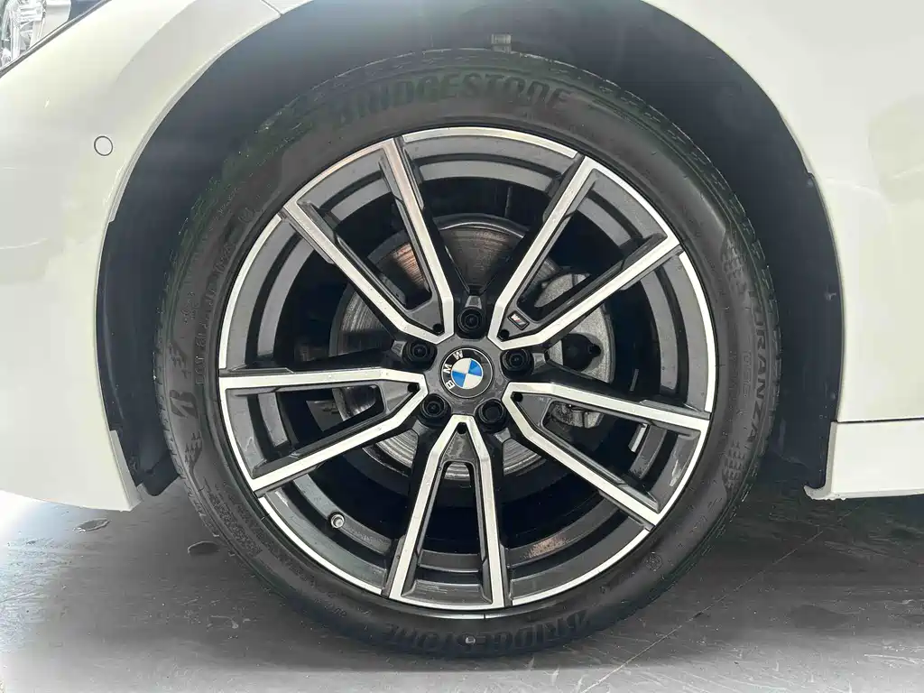 BMW 3 Series 2024 — фото 14